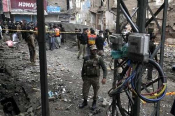 白沙瓦什叶派清真寺自杀式爆炸造成至少30人死亡