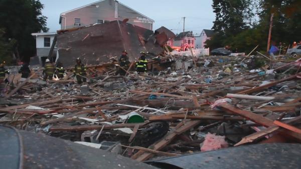 美国哥伦比亚广播公司费城报道，波茨敦住宅爆炸造成4人死亡，2人下落不明