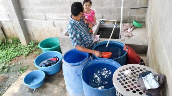 萨尔瓦多贫困家庭因水资源问题与房地产财团发生冲突——全球问题