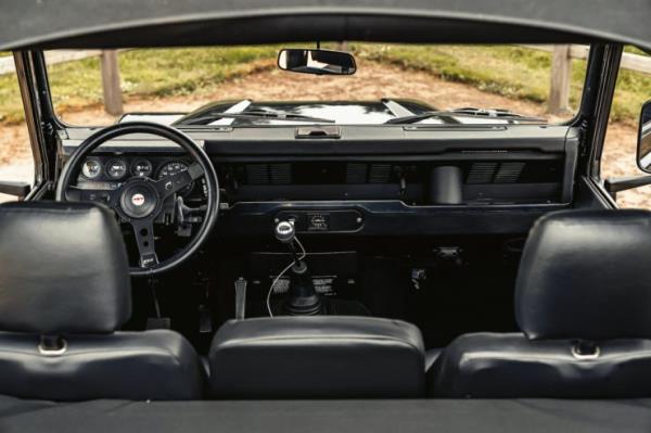 Land Rover Defender V8 12