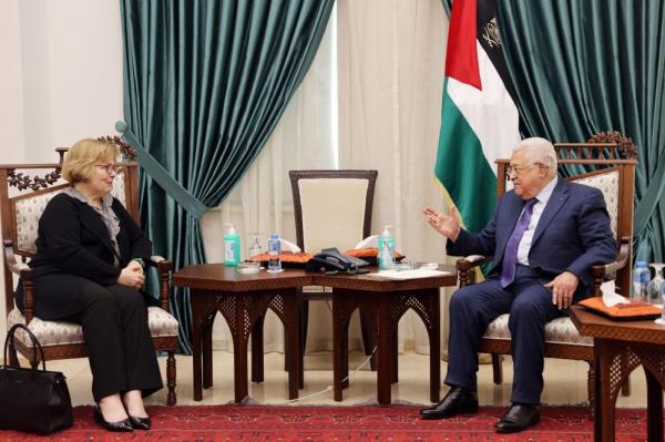 巴勒斯坦总统在拉马拉接待美国代表团